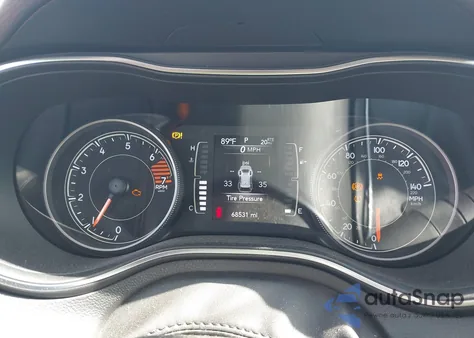 2019 Jeep Cherokee Altitude Fwd z USA, uszkodzony, nr VIN 1C4PJLLB5KD324793